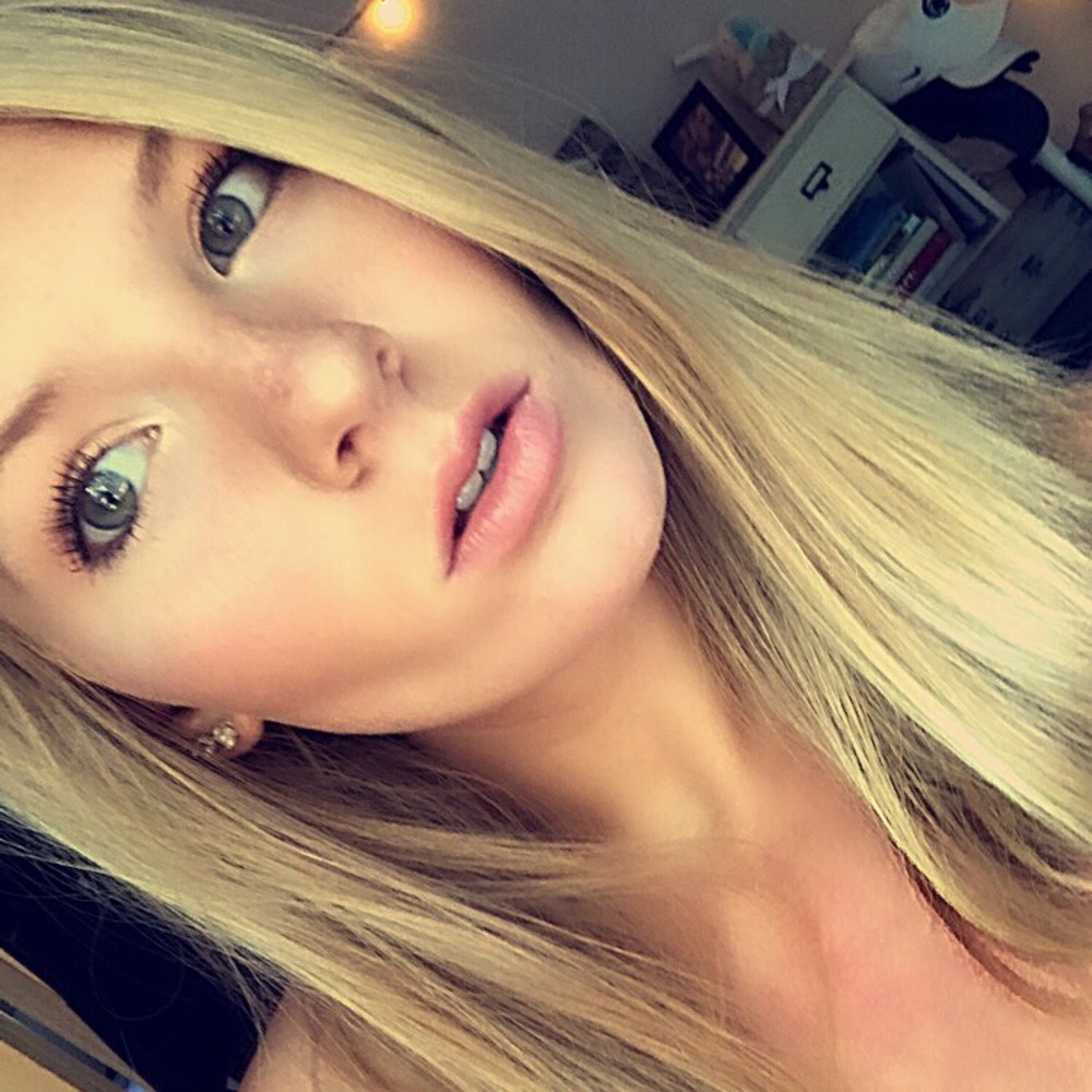 Meet your Posher, Maura